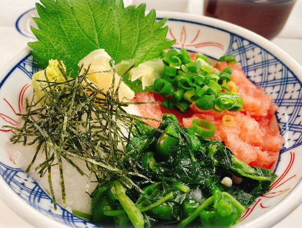 スタミナ三色丼